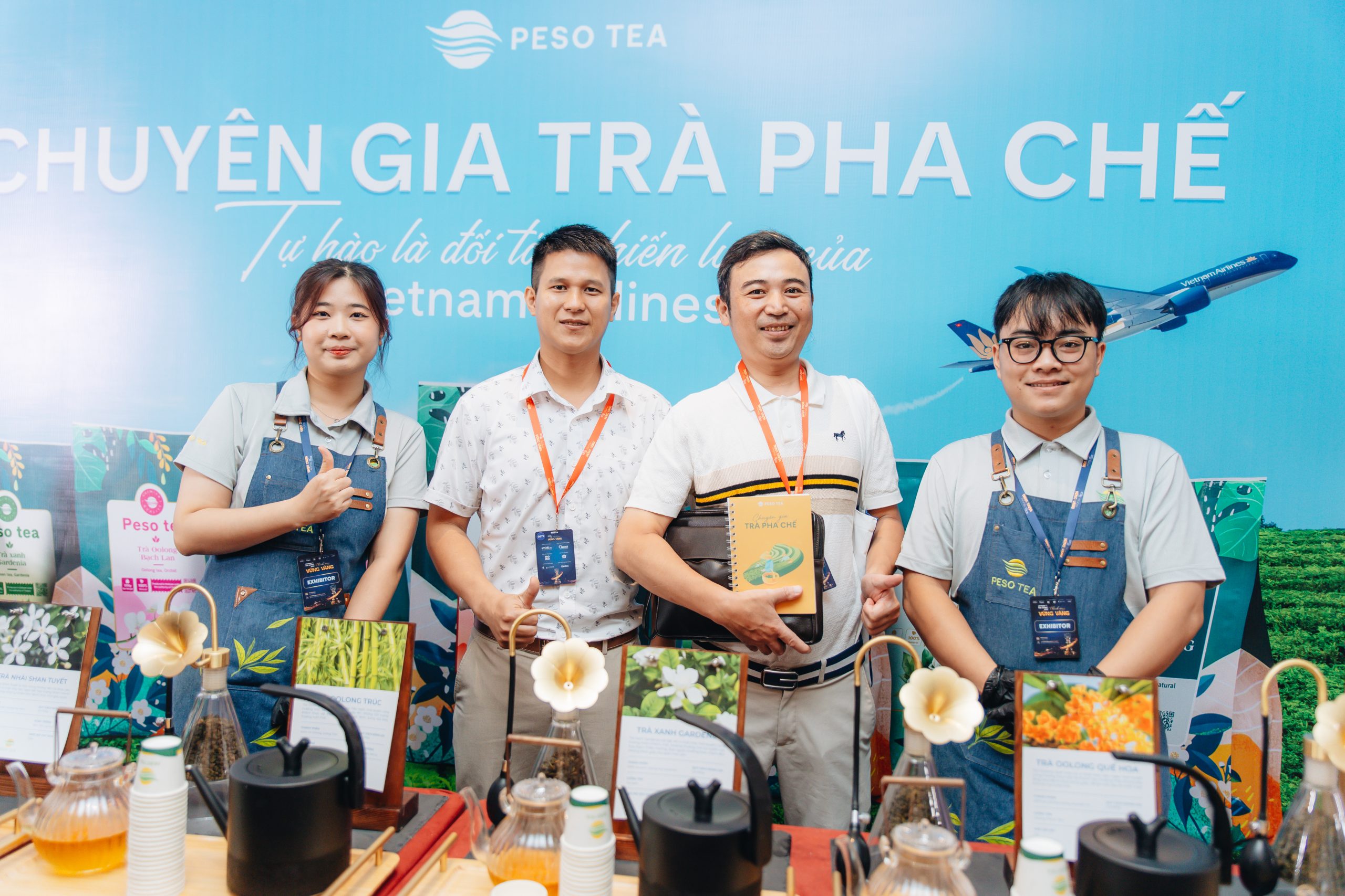 Thực khách check-in nhận sổ tay độc quyền từ PESO TEA